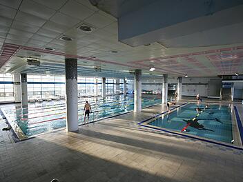 Schwabach legt Grundstein für millionenschweres Hallenbad - "schlechteren Zeitpunkt kann man nicht haben"