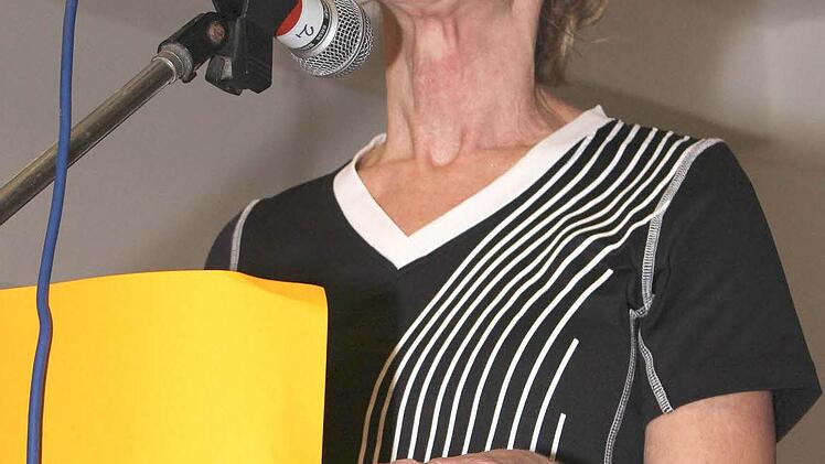 "Heidenei, es isch halt so": Die "Nordic-Walking-Power-Lady" Gaby Wolff in Aktion.