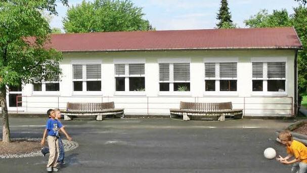 An der Ludwigschorgaster Schule muss das Dach dringend repariert werden. Foto: Archiv/Leithner