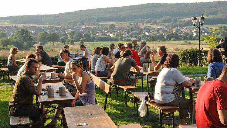 Auch Genuss kommt in Frensdorf für Anwohner und Besucher nicht zu kurz. Der Schmausenkeller Reundorf lädt zu geselligen Stunden in wunderschöner Natur ein.  Fotos: PR