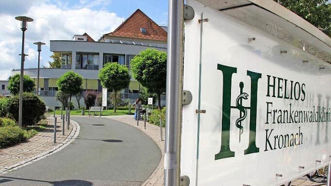 Immer wieder gibt es Diskussionen um die Kronacher Klinik. Laut Betriebsrat und Geschäftsführung seien die Vorwürfe aber absurd, es laufe alles gesetzeskonform und transparent ab. Foto: Marco Meißner