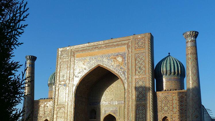 Viele halten den Registan im Zentrum von Samarkand auf der historischen Seidenstraße für einen der schönsten Plätze der Welt.
