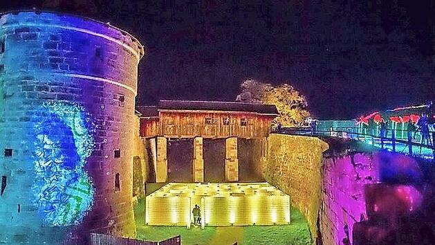 Das Labyrinth im Wallgraben war einer der H&ouml;hepunkte von "Kronach leuchtet" 2018. Der Verein ist ein Vorreiter in Sachen Lichtprojekte. Mit "Nachtaktiv" soll die Stadt als Lebensraum f&uuml;r ihre B&uuml;rger auch nachts attraktiv gemacht werden. Foto: Frank Wunderatsch, Archiv