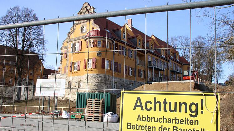 24 positive Corona-Fälle gab es auf dieser Baustelle in Mainleus. Es wird damit gerechnet, dass alle Betroffenen sich mit der britischen Mutation infiziert haben. Foto: Jürgen Gärtner