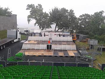 Die B&uuml;hne f&uuml;r die Auff&uuml;hrung des Musical-Klassikers "My Fair Lady" in Bad Kissingen wird derzeit probehalber in Am&ouml;neburg installiert.