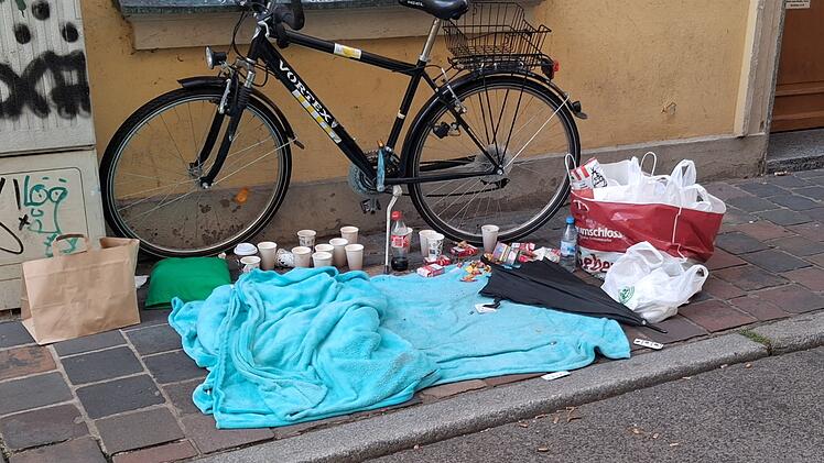 Bamberg: Kot vor der Haustür, Urin läuft in die Wohnung - Obdachlose sorgt für Unmut