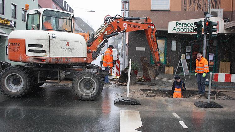 Ein Bagger riss die Spitalgasse auf.