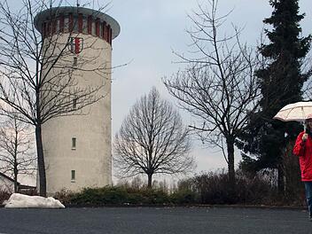 Diskussionen um Abwasser führt der Rannunger Gemeinderat seit längerer  Zeit, denn in der Kläranlage in Geldersheim kommt mehr an, als aus  Rannungen herausfließt. Im Hintergrund der Wasserturm, das Wahrzeichen der  Gemeinde. Dieter Britz