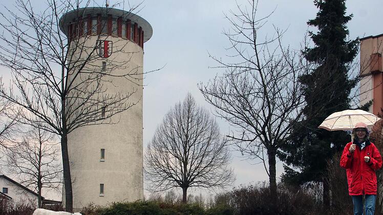 Diskussionen um Abwasser führt der Rannunger Gemeinderat seit längerer  Zeit, denn in der Kläranlage in Geldersheim kommt mehr an, als aus  Rannungen herausfließt. Im Hintergrund der Wasserturm, das Wahrzeichen der  Gemeinde. Dieter Britz