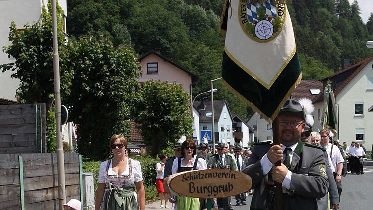 Impressionen vom Schützenumzug in Wallenfels. Foto: Michael Wunder