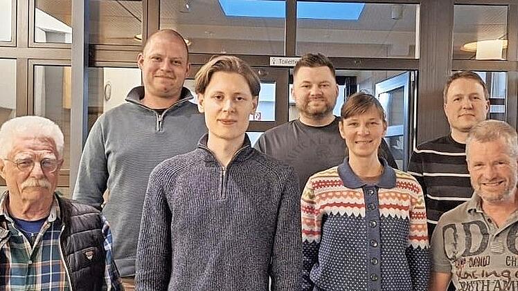 Der neue Vorstand (von links) Reinhard Englert, Florian Weickert, Paul Wagner, Steffen S&ouml;ll, Sarah Haase, Alexander Hanna, Manfred Weigand.