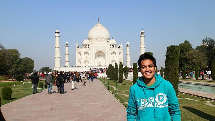 Attraktion: Martin Helmer vor dem Taj Mahal.