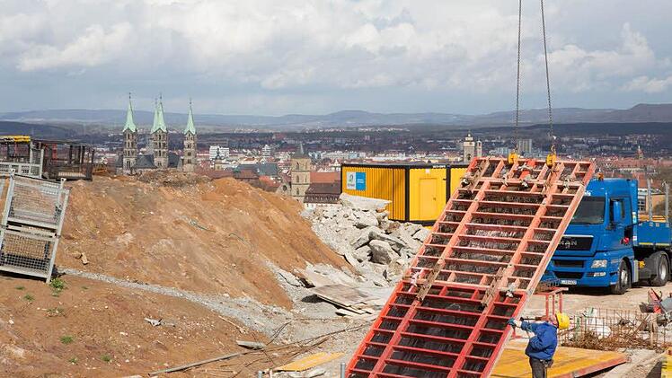 Baustelle mit Aussicht: Von unterhalb der Altenburg hat man einen weiten Blick auf Bamberg und den Dom. Foto: Barbara Herbst