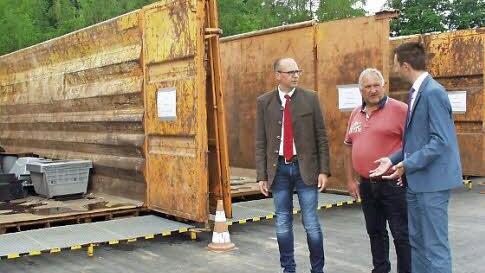 Große Mulden erleichtern ein bequemes Anliefern.