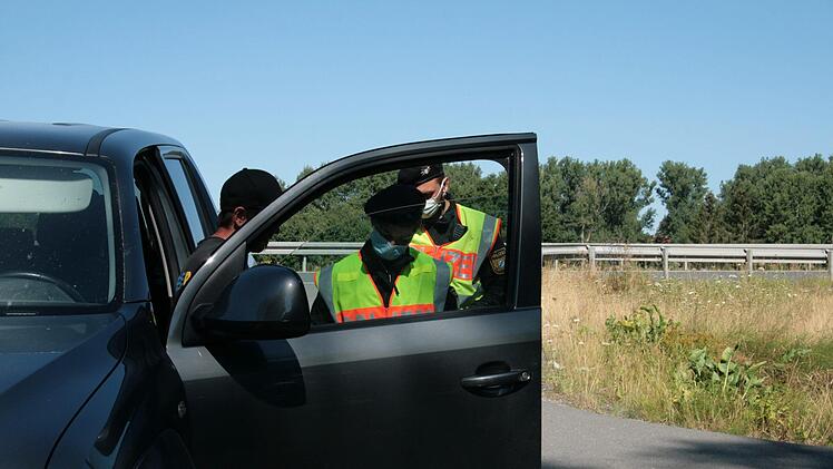 Verkehrskontrolle bei Katschenreuth. Foto: Jürgen Gärtner