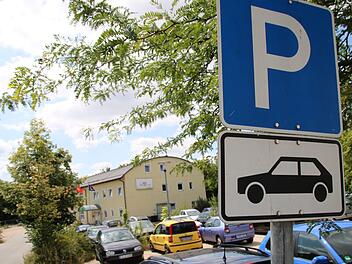 Der Neubau soll direkt neben der Yunus-Emre-Moschee entstehen, wo aktuell ein Parkplatz ist. Foto:Franziska Rieger