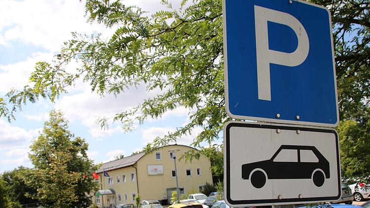 Der Neubau soll direkt neben der Yunus-Emre-Moschee entstehen, wo aktuell ein Parkplatz ist. Foto:Franziska Rieger