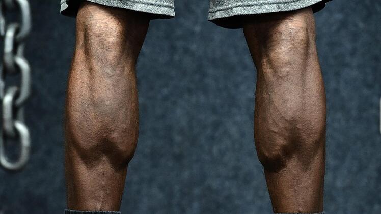 Stramme Waden: Die Beine des Handballers und Fitnessfreaks.