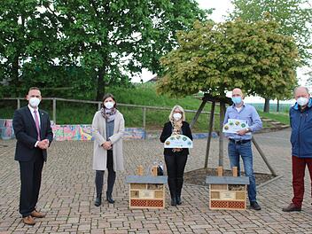 Freuen sich über die Zertifizierung (von links): Bürgermeister Mario Götz, Vorsitzende Trägerverein Christina Bürger, Leiterin Birgit Armbruster, Rektor Frank von Schoen und Michael Geier.