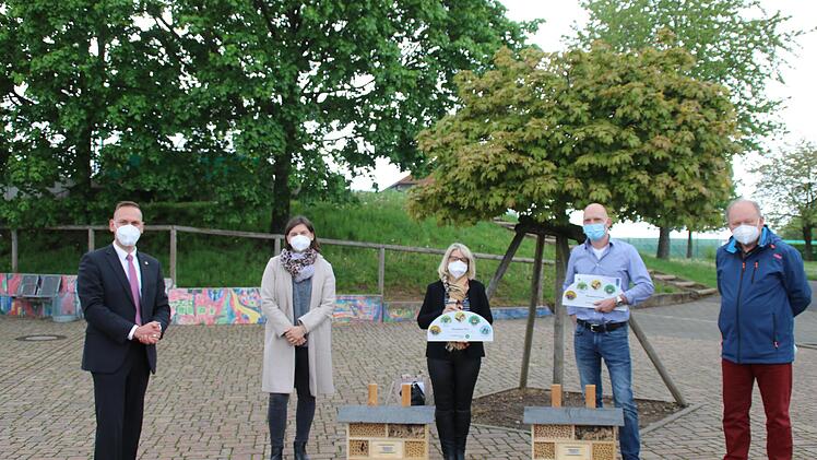 Freuen sich über die Zertifizierung (von links): Bürgermeister Mario Götz, Vorsitzende Trägerverein Christina Bürger, Leiterin Birgit Armbruster, Rektor Frank von Schoen und Michael Geier.