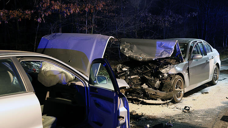 B26 bei Stockstadt - Verkehrsunfall - Drei Verletzte
