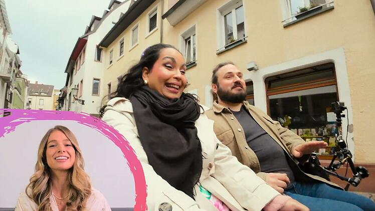 Lola Weippert (links unten) wünscht sich Deeptalk, James blockt ab - und Tanja lacht.