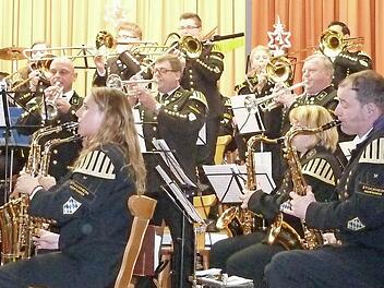 Die Stockheimer Bergmannskapelle erfreut am ersten Weihnachtsfeiertag in der Stockheimer Schulturnhalle erneut mit einem Weihnachtskonzert.  Foto: Gerd Fleischmann