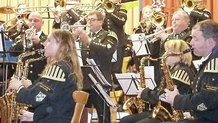 Die Stockheimer Bergmannskapelle erfreut am ersten Weihnachtsfeiertag in der Stockheimer Schulturnhalle erneut mit einem Weihnachtskonzert.  Foto: Gerd Fleischmann