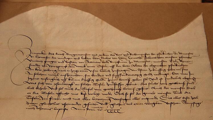 Die erhaltene Auftragsurkunde für den Riemenschneider-Altar aus dem Jahr 1490.