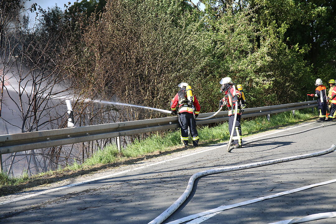 Firmengebäude in Oberfranken geht in Flammen auf