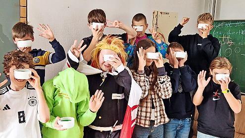 Coole Moves und giftgrüne Stärkung: Die Wackelpudding-Gang rockte das Halloween-Fest mit Tanzeinlagen und Monstermusik.