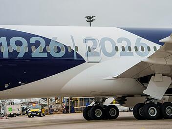 Boeing 787-9 mit Sonderlackierung &bdquo;100 Jahre Lufthansa&ldquo;
