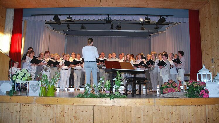 Der Gesangverein Frohsinn gab ein beschwingtes Konzert.  Foto: Manfred Mellenthin