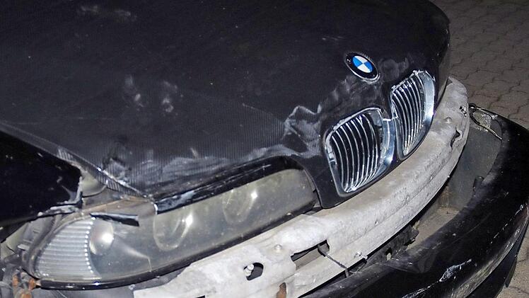 Die Front des Unfallfahrzeugs wurde beschädigt. Foto: Marco Meißner
