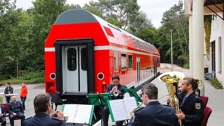 Das Bundespolizeiorchester spielt Musik zwischen den Reden. Foto: Matthias Hoch