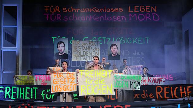 Probenfoto zu "Aufstieg und Fall der Stadt Mahagonny". Die Oper von Kurt Weill und Bert Brecht feiert am Freitag Premiere am Landestheater Coburg.Henning Rosenbusch