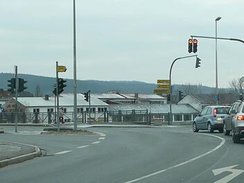 An der Kreuzung Coburger Straße - Bgm.-Dr.-Hauptmann-Ring stauen sich häufig Fahrzeuge. Foto: Popp