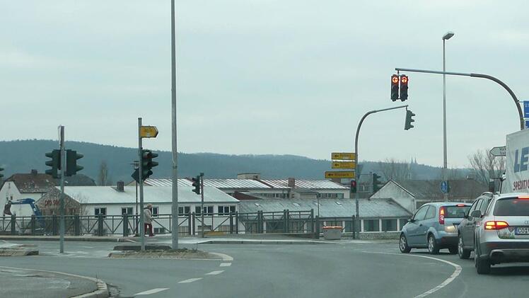 An der Kreuzung Coburger Straße - Bgm.-Dr.-Hauptmann-Ring stauen sich häufig Fahrzeuge. Foto: Popp