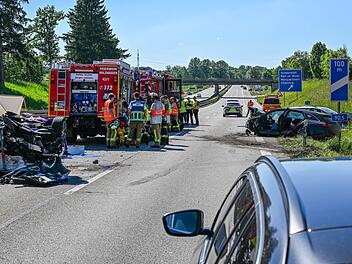 Schwerer Unfall auf der A8 in Bayern