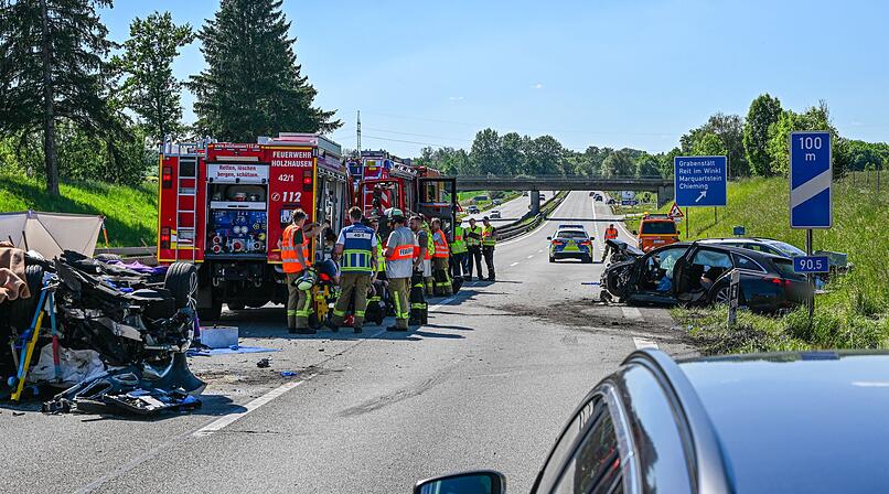 Schwerer Unfall auf der A8 in Bayern
