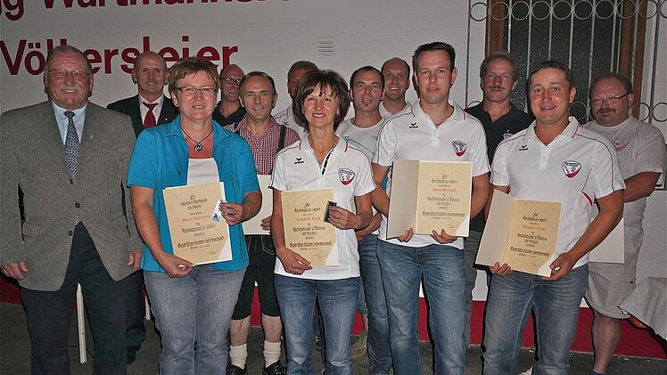 Ehrung der langjährigen Vorstandsarbeit durch Rainer Werner (links).