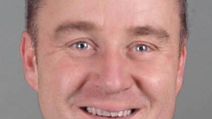 "Ich neige dazu zuzustimmen", sagt der Bad Kissinger Stadtrat Bernd Czelustek, schränkt aber ein: "Ich bin kein begeisterter Befürworter, was mir stinkt, ist vor allem die Pkw-Maut, weil ich befürchte, dass es am Ende doch eine Belastung für die Bürger gibt." Trotzdem würden die Vorteile einer Regierungsbeteiligung überwiegen.