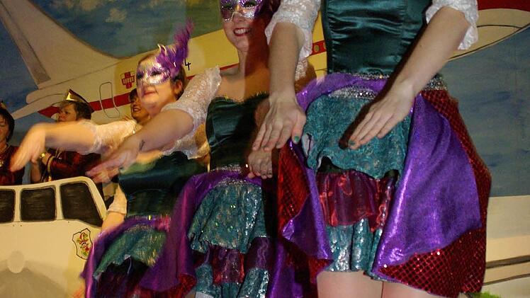 Beim Weiberfasching in Aura. Foto: Winfried Ehling
