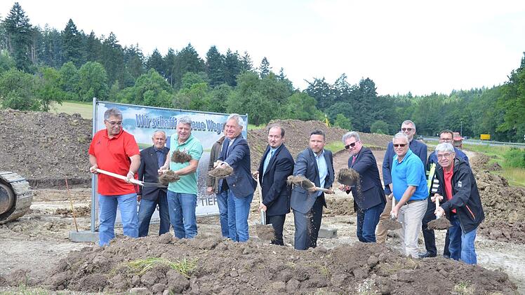 Spatenstich für den sicheren Ausbau. Fotos: Rainer Lutz