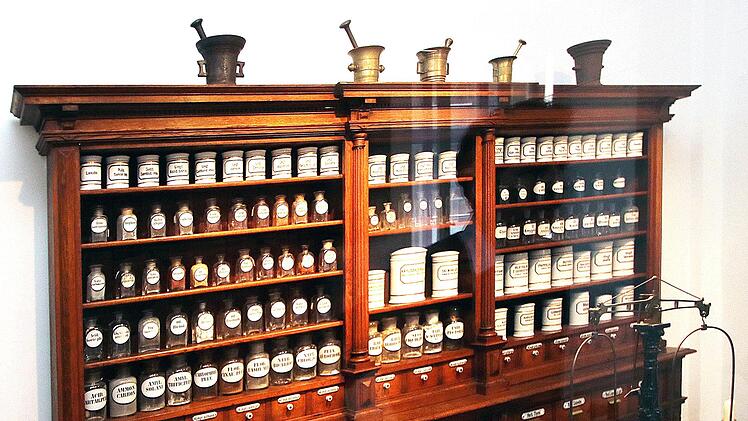 Die alte Einrichtung der Löwen-Apotheke gehört zu den Prunkstücken des Henneberg-Museums. Foto: Dieter  Britz