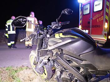 Das Motorrad war leicht besch&auml;digt, der Fahrer wurde vor Ort versorgt. Foto: News5/O&szlig;wald