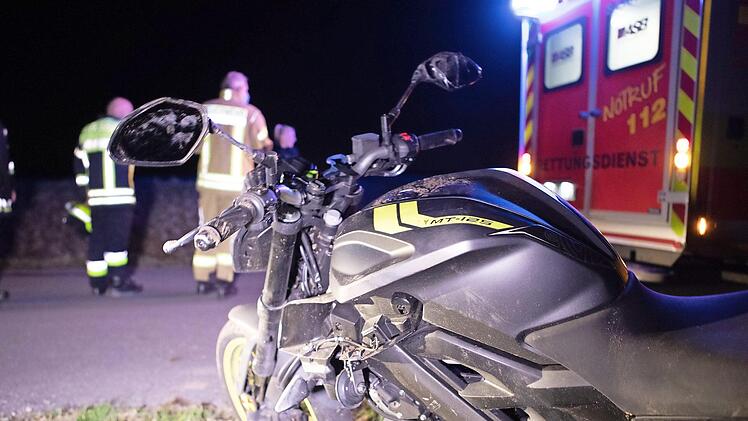 Das Motorrad war leicht besch&auml;digt, der Fahrer wurde vor Ort versorgt. Foto: News5/O&szlig;wald