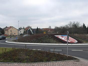 Großes Projekt war in Oerlenbach im Jahr 2012 die Sanierung der Ortsdurchfahrt mit Bepflanzung an der Hauptstraße und rund um den Kreisverkehr.  Foto: Stefan Geiger