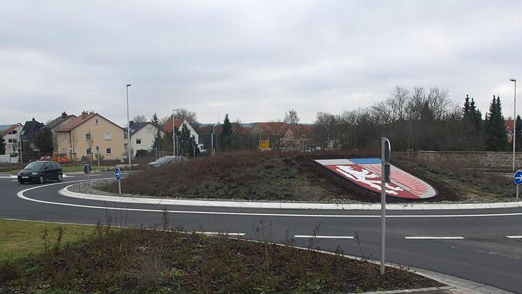 Großes Projekt war in Oerlenbach im Jahr 2012 die Sanierung der Ortsdurchfahrt mit Bepflanzung an der Hauptstraße und rund um den Kreisverkehr.  Foto: Stefan Geiger