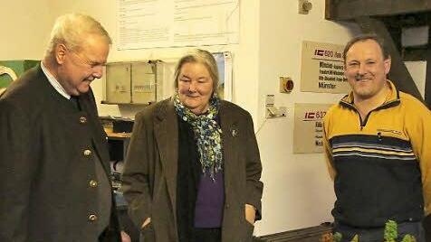 Prinz Andreas von Sachsen-Coburg und Gotha, seine Schwester Vicky Beveridge und Ulrich Finsterer im Vereinsbahnhof. Foto: Simone Bastian